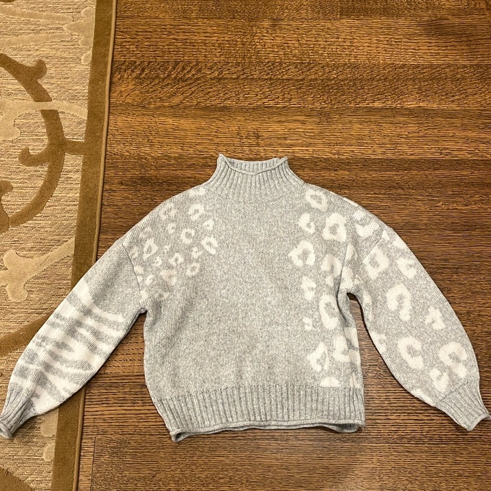 women’s nine west grey/white turtle neck